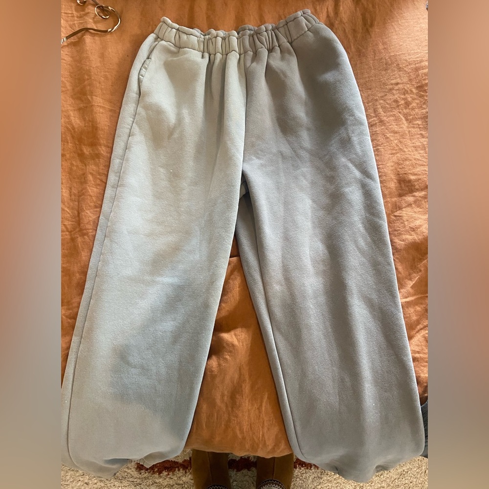 Comfy two-toned fleece sweatpants